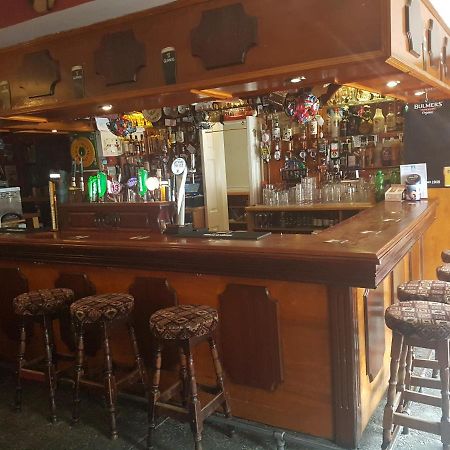 Hotel O'Loughlin'S Bar Milltown Malbay Exterior foto