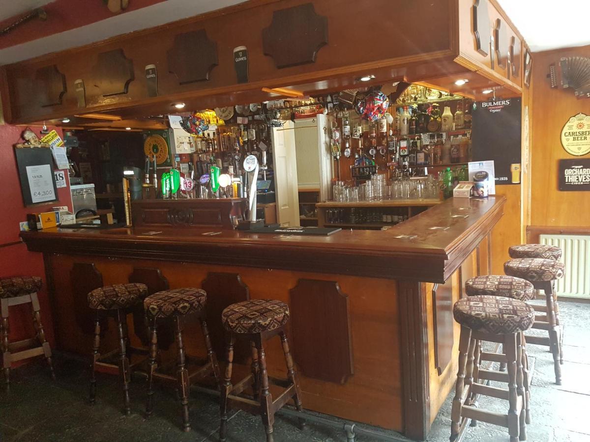 Hotel O'Loughlin'S Bar Milltown Malbay Exterior foto